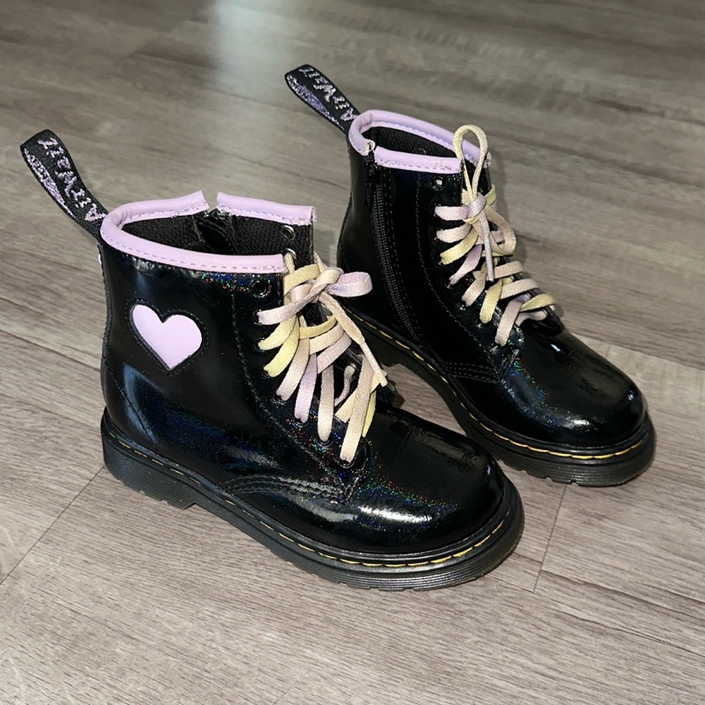 SOLD | Dr. Martens 1460 Toddler Shimmer Heart Lace Up Boots Black Size 10 - Picture 4 of 12